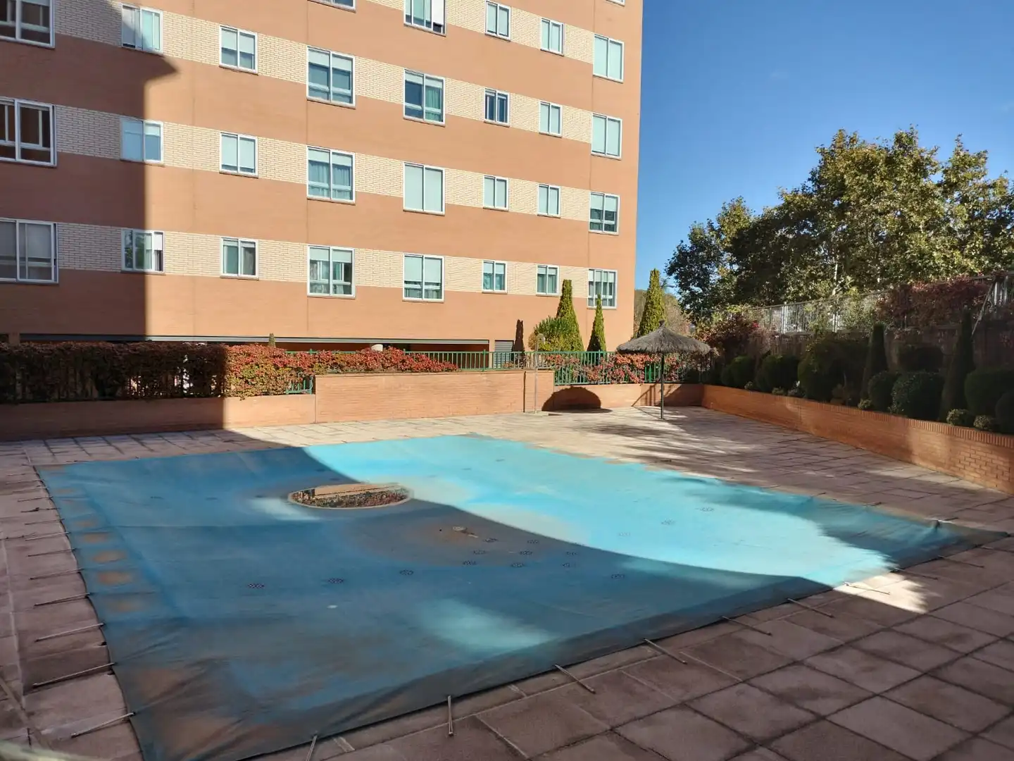Swimming pool of Flat for sale in  Madrid Capital  with Air Conditioner, Heating and Storage room