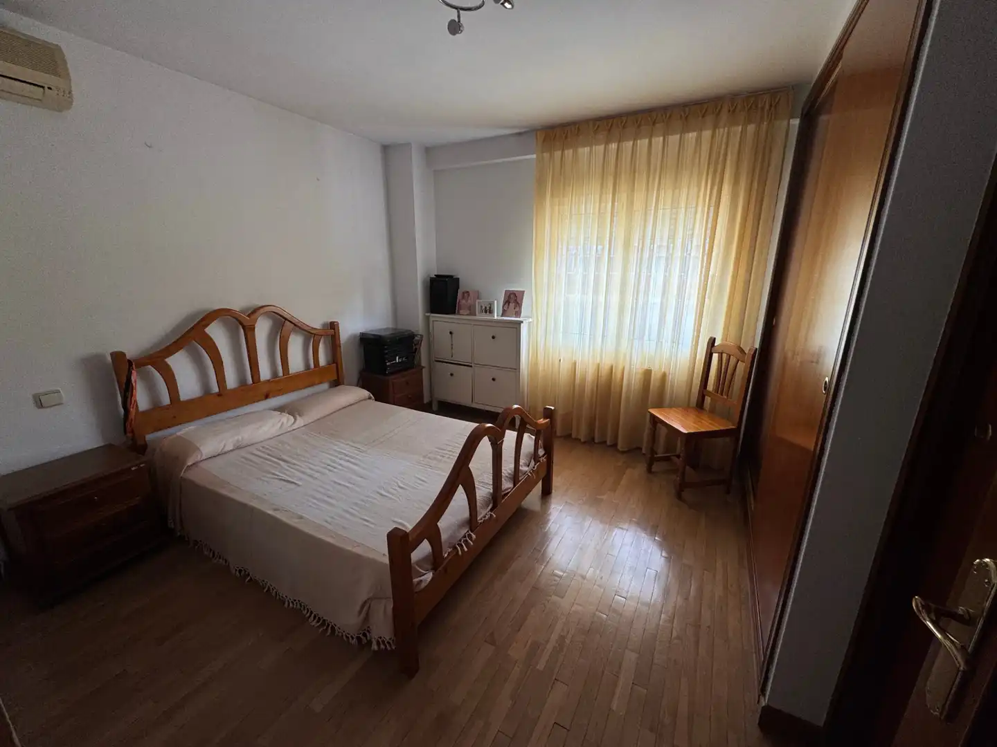 Dormitori de Casa adosada en venda en Coslada amb Aire condicionat, Calefacció i Jardí privat