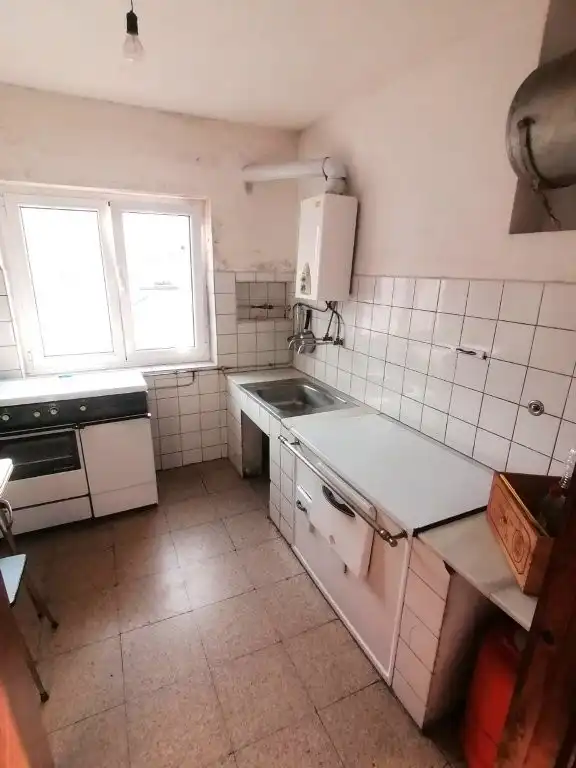 Cuina de Pis en venda en Gijón  amb Moblat i Forn