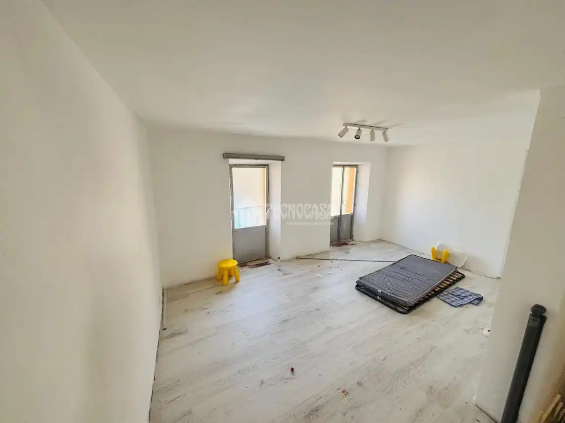 Casa adosada en venda en Nombela amb Aire condicionat
