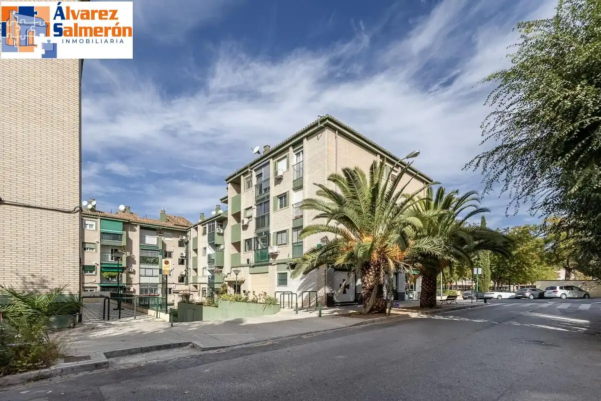 Exterior view of Flat for sale in Granada  with Air Conditioner, Heating and Terrace