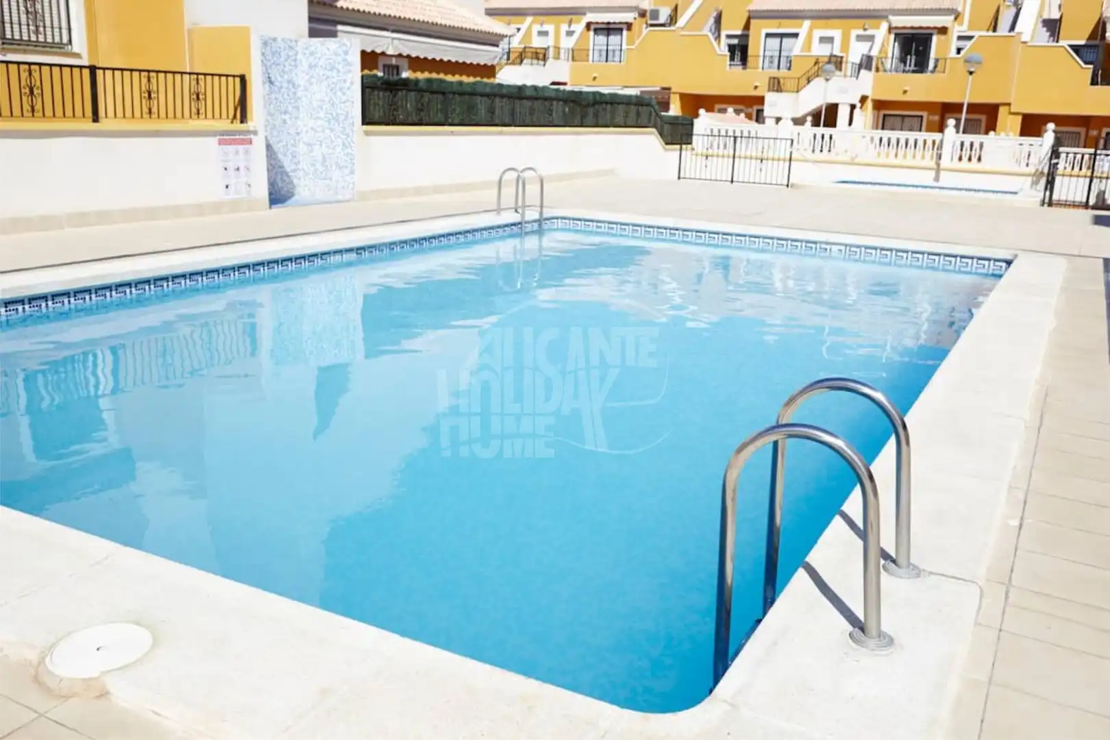 Piscina de Casa adosada en venda en Elche / Elx amb Calefacció, Jardí privat i Moblat
