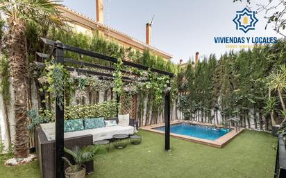 Piscina de Casa adosada en venda en Vegas del Genil amb Aire condicionat, Terrassa i Piscina