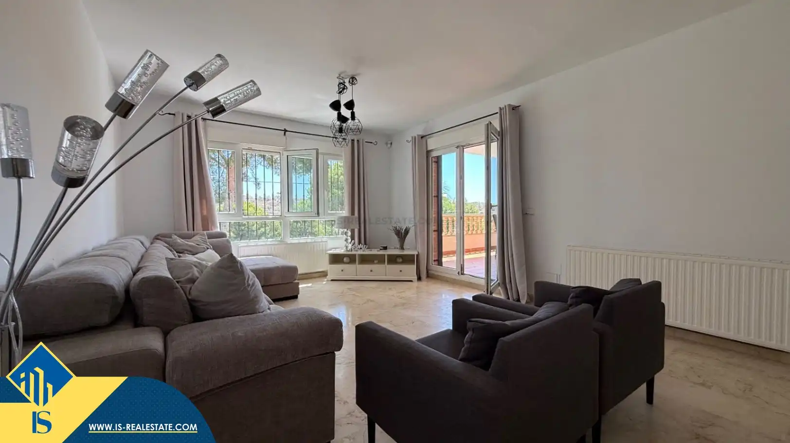 Sala d'estar de Casa o xalet en venda en Orihuela amb Jardí privat, Terrassa i Moblat
