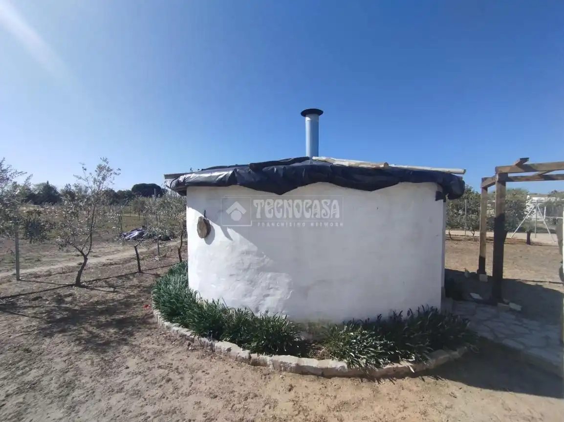 Vista exterior de Finca rústica en venda en Marchena amb Moblat