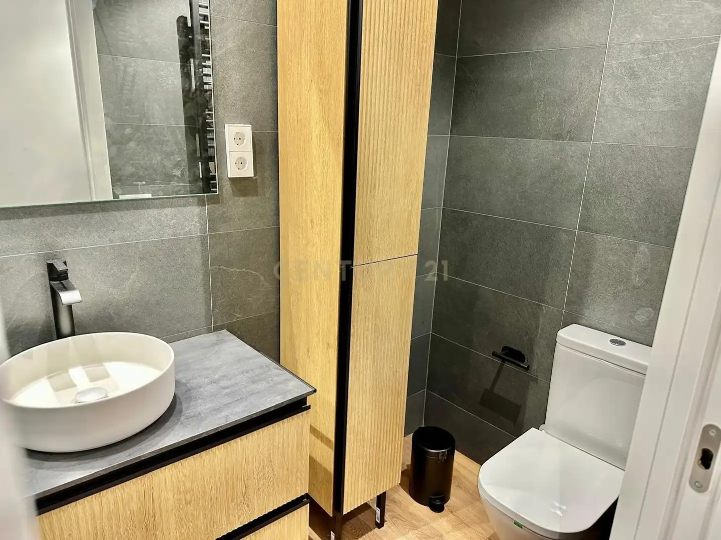 Bany de Apartament per a compartir en Madrid amb Aire condicionat, Forn i Rentadora