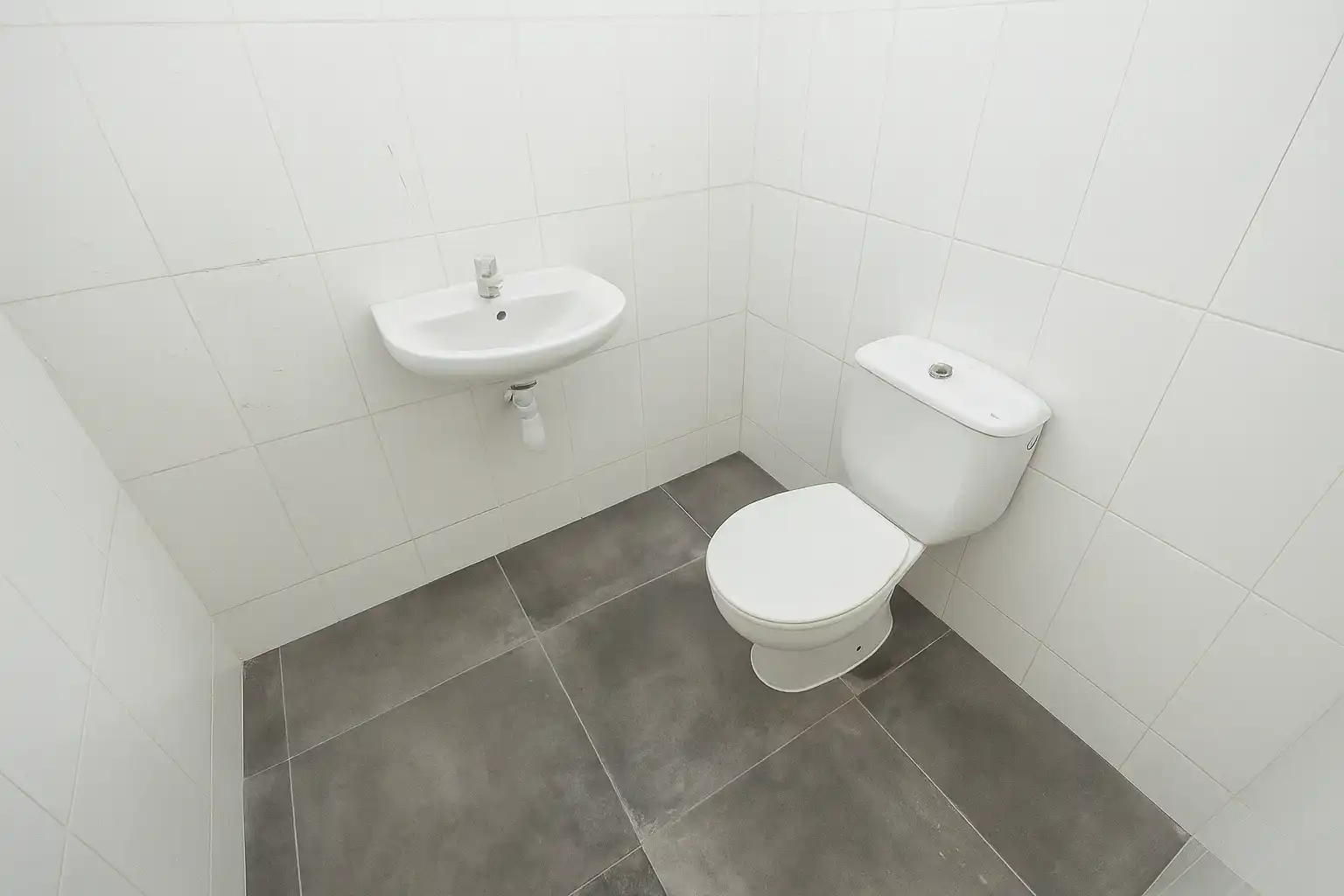 Badezimmer von Geschaftsraum zum Verkauf in Gavà