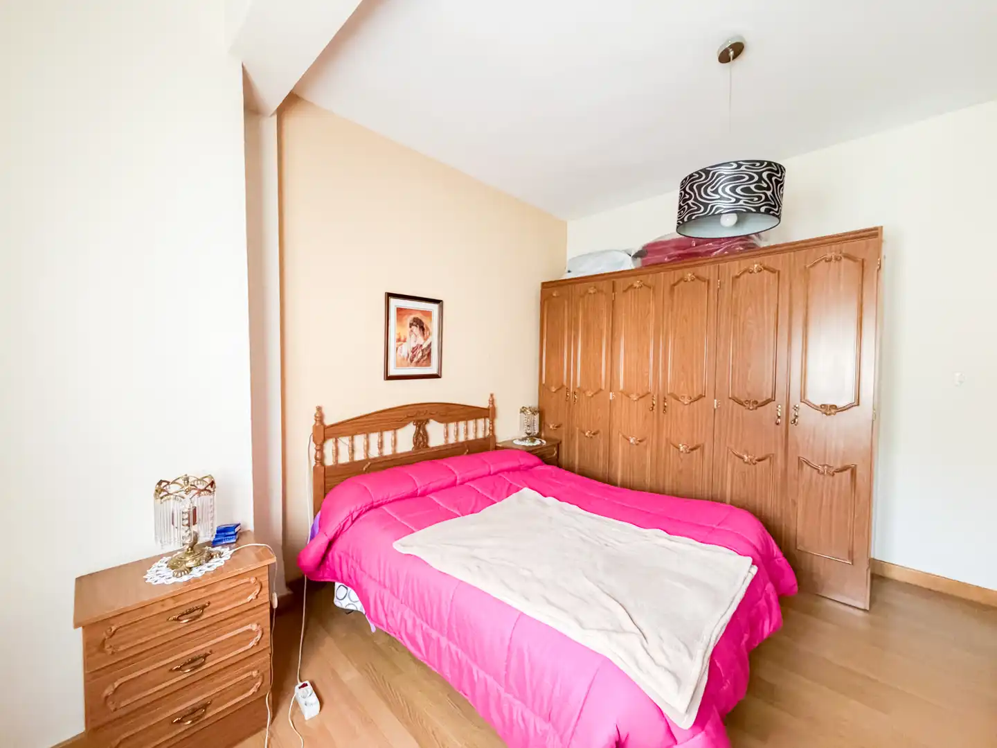 Schlafzimmer von Einfamilien-Reihenhaus zum Verkauf in Baza mit Privatgarten, Parkett und Abstellraum