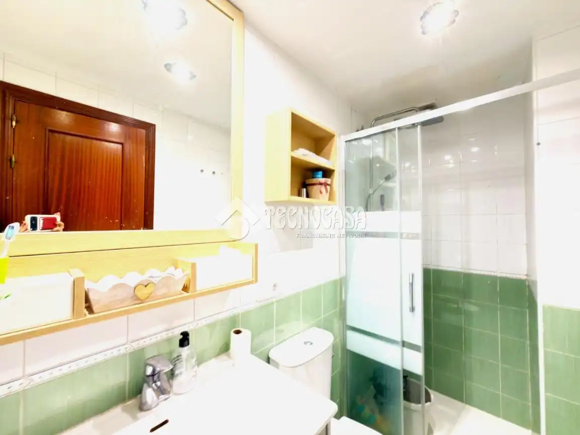 Baño de Piso en venta en Cuenca con Calefacción, Parquet y Trastero