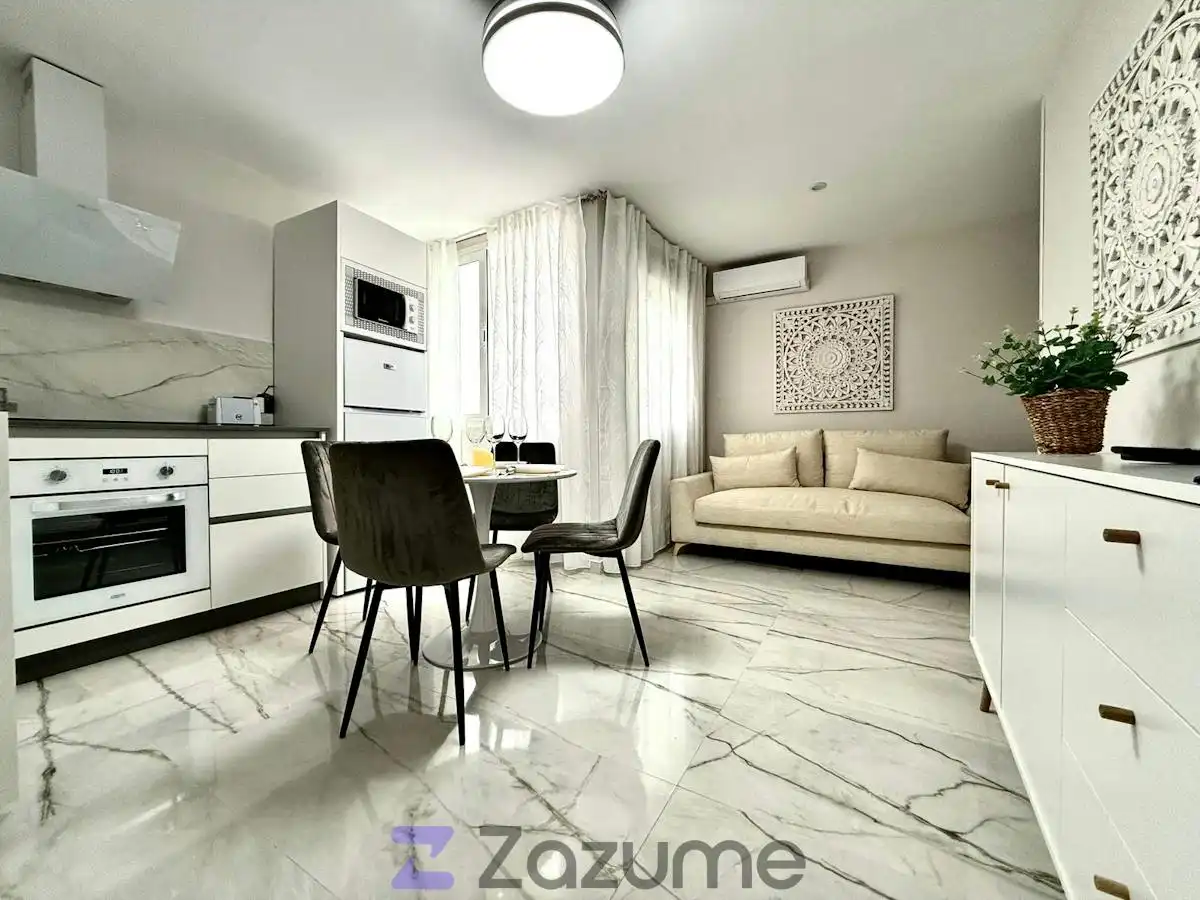 Flat with lift to rent in Pl. de Sta. Marina, imagen 2