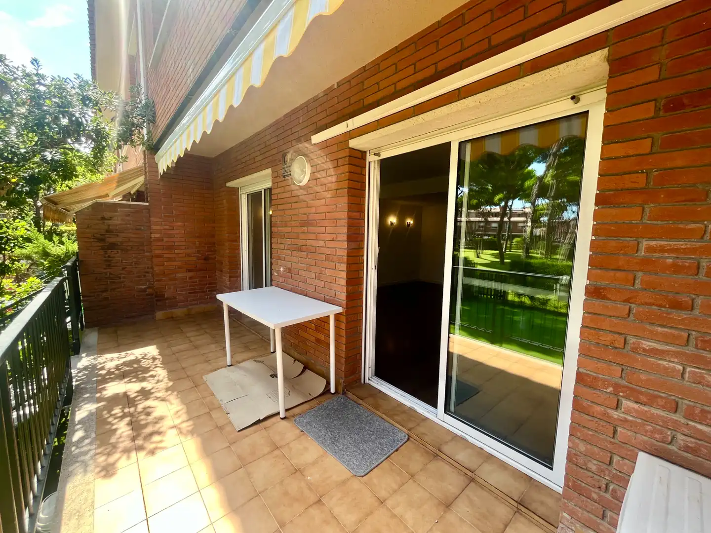 Einfamilien-Reihenhaus zur Miete in Carrer de l'Ametlla, Gavà Mar