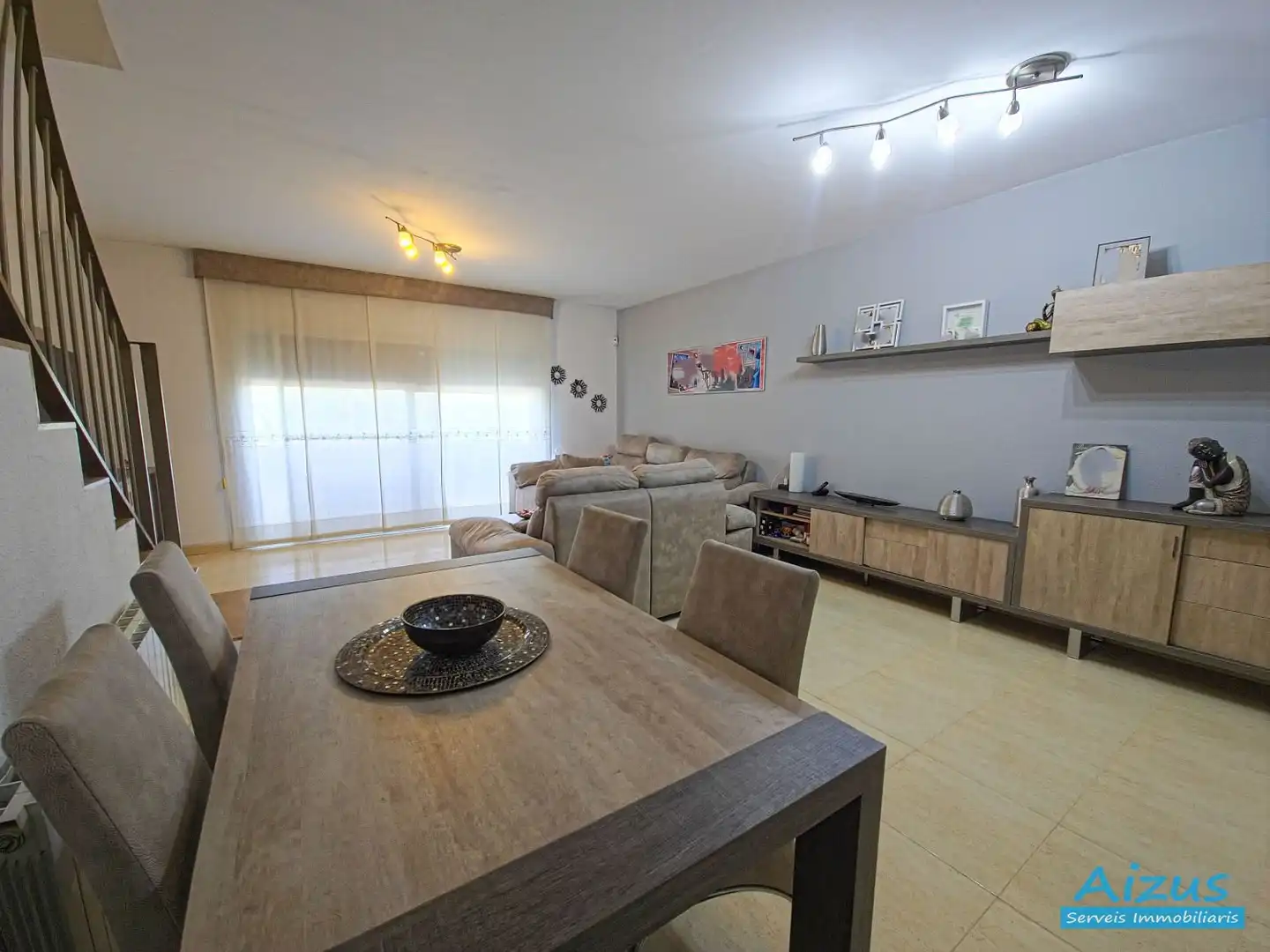 Sala de estar de Casa adosada en venta en Santa Perpètua de Mogoda con Aire acondicionado, Calefacción y Terraza