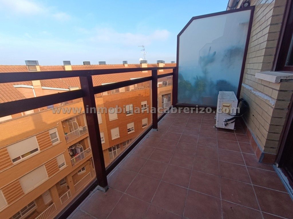 Vista exterior de Dúplex en venda en Villamediana de Iregua amb Aire condicionat, Calefacció i Parquet