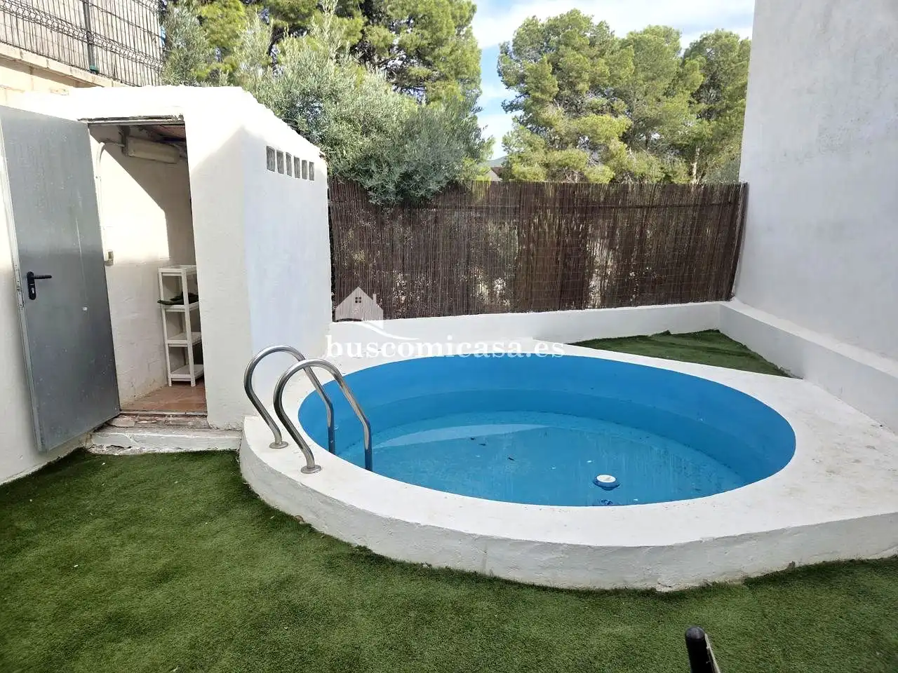 Piscina de Casa adosada en venda en Jaén amb Aire condicionat, Terrassa i Piscina