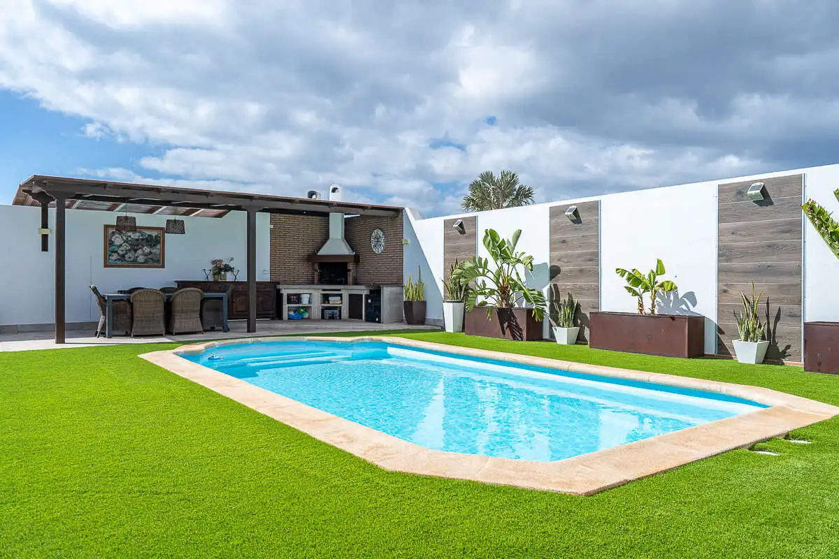 Piscina de Casa o xalet en venda en Yaiza amb Aire condicionat, Piscina i Moblat