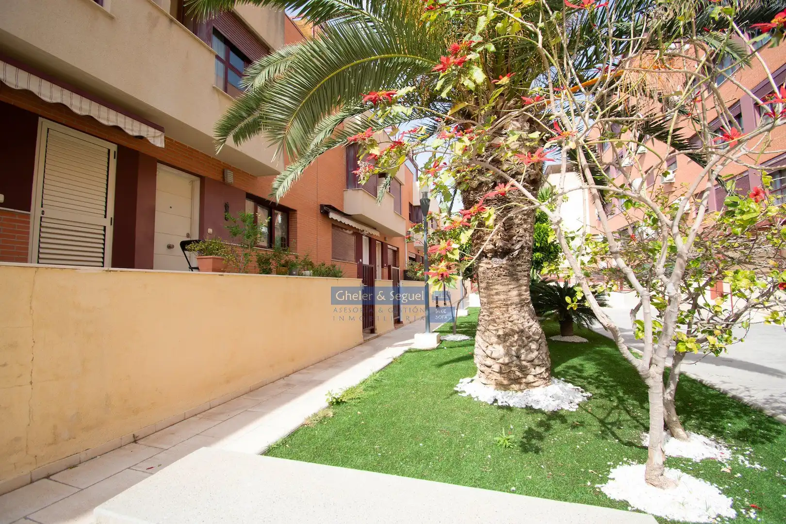 Vista exterior de Casa adosada en venta en Sagunto / Sagunt con Terraza y Balcón