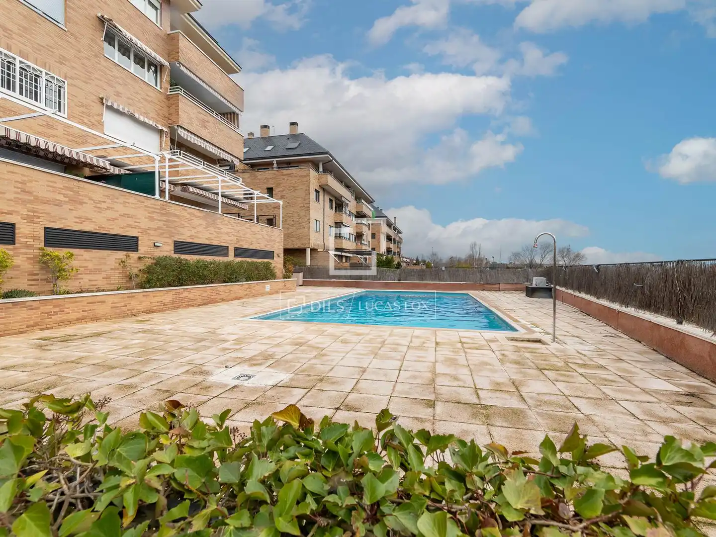 Piscina de Pis en venda en Majadahonda amb Aire condicionat, Calefacció i Terrassa