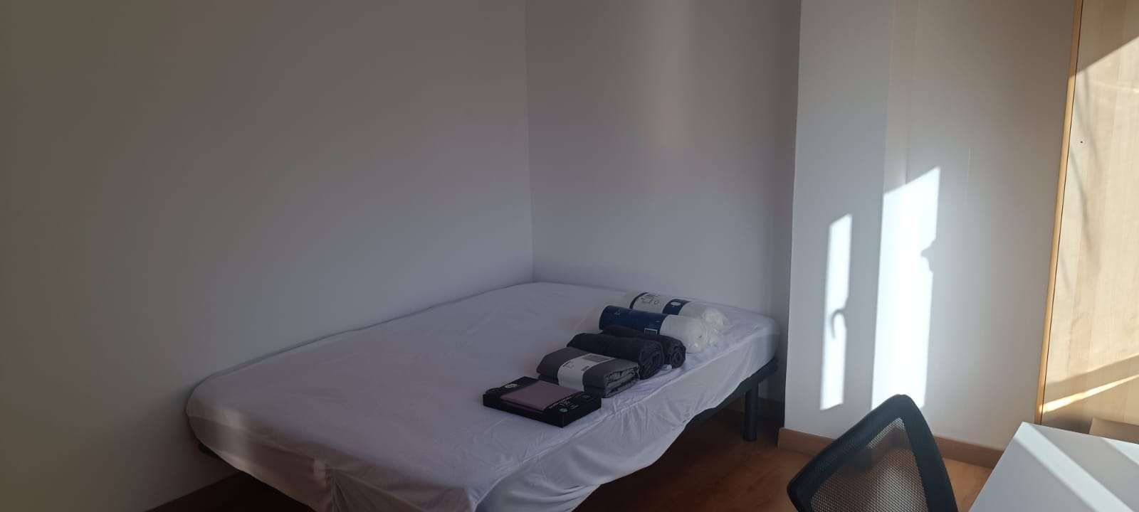 Bedroom of Flat to share in Mataró  with Air Conditioner and Terrace