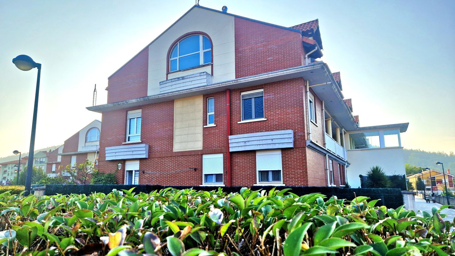 Vista exterior de Dúplex en venta en Torrelavega  con Calefacción, Terraza y Balcón