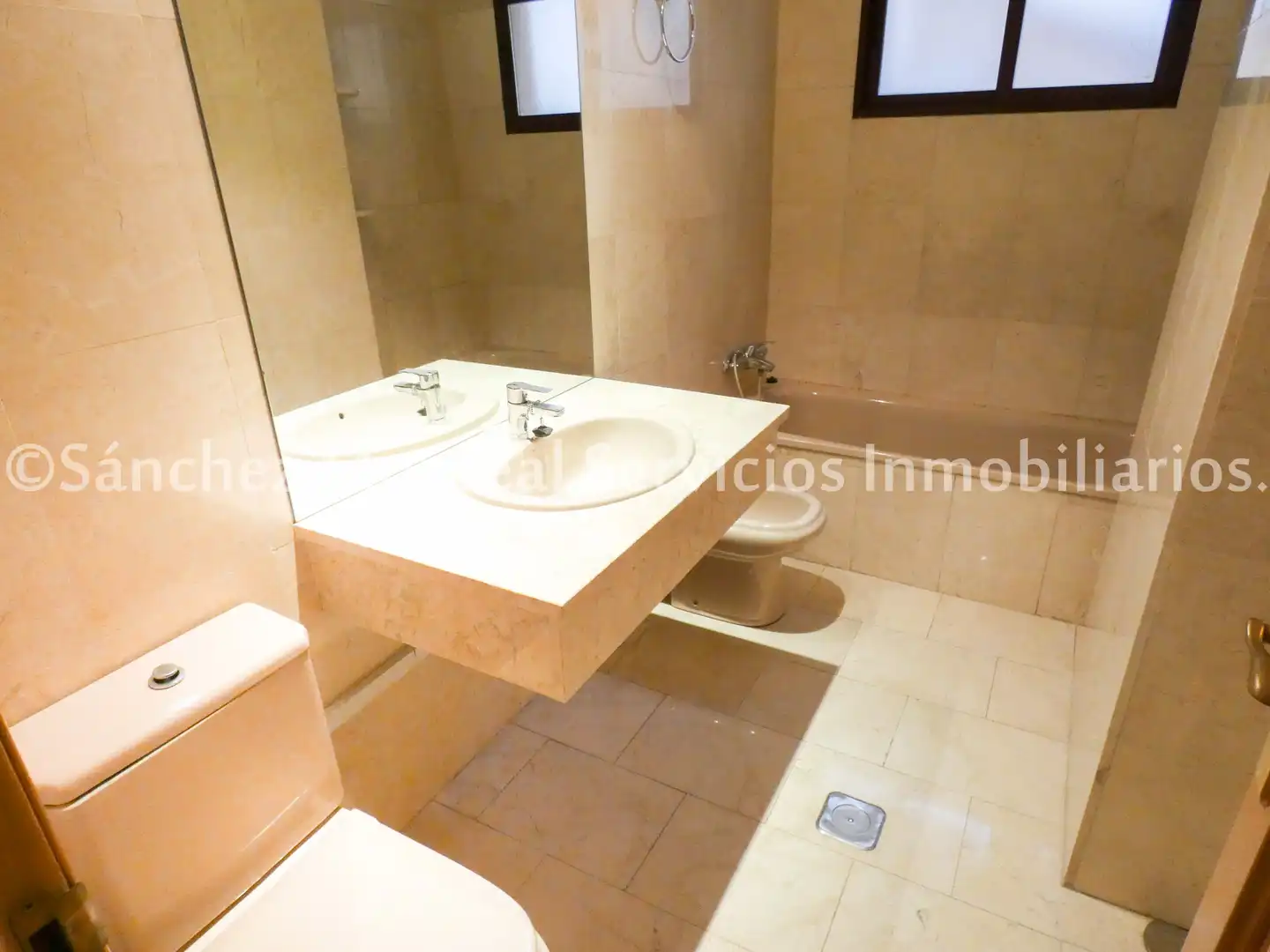 Bathroom of Flat for sale in Alcázar de San Juan  with Air Conditioner, Heating and Parquet flooring