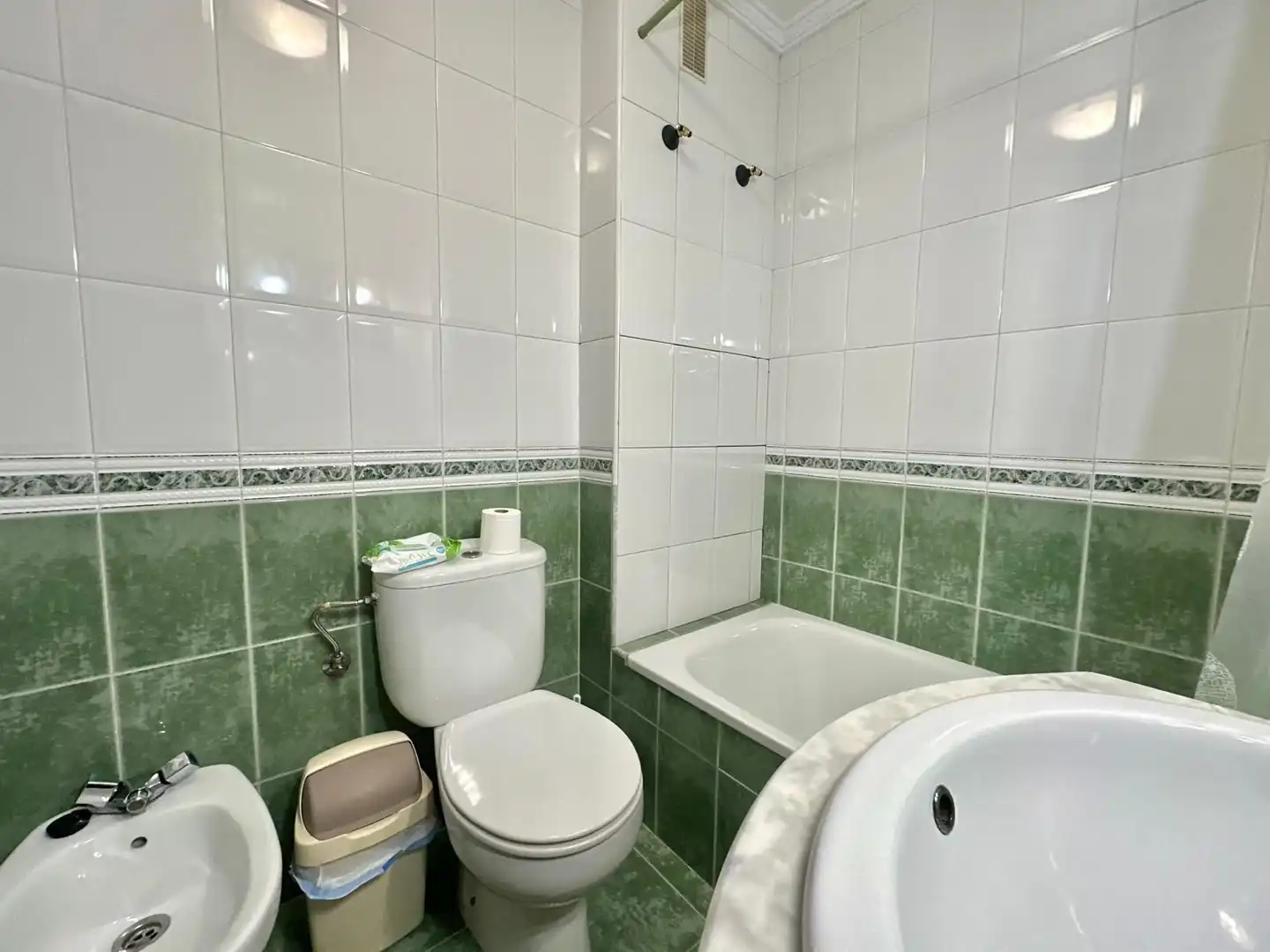 Bathroom of Flat for sale in Vélez-Málaga  with Air Conditioner, Heating and Terrace
