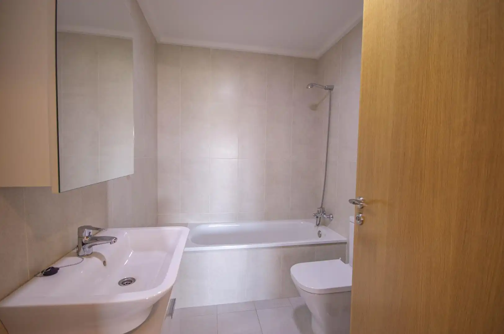 Baño de Piso de alquiler en Elda con Aire acondicionado, Trastero y Amueblado