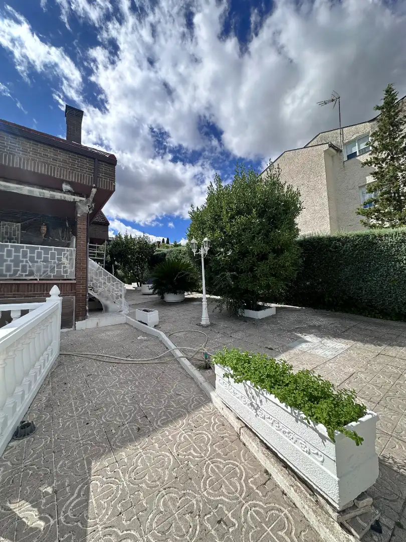 Jardí de Casa o xalet en venda en Las Rozas de Madrid amb Aire condicionat, Calefacció i Jardí privat