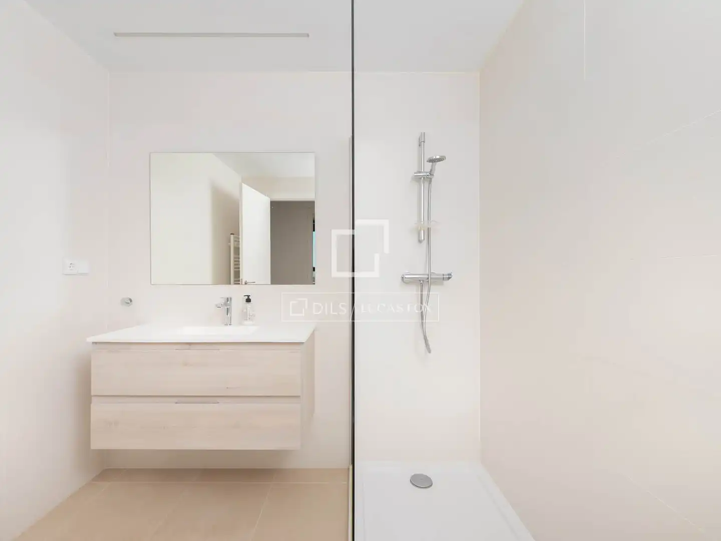 Baño de Piso en venta en Santa Eulària des Riu con Aire acondicionado, Calefacción y Terraza