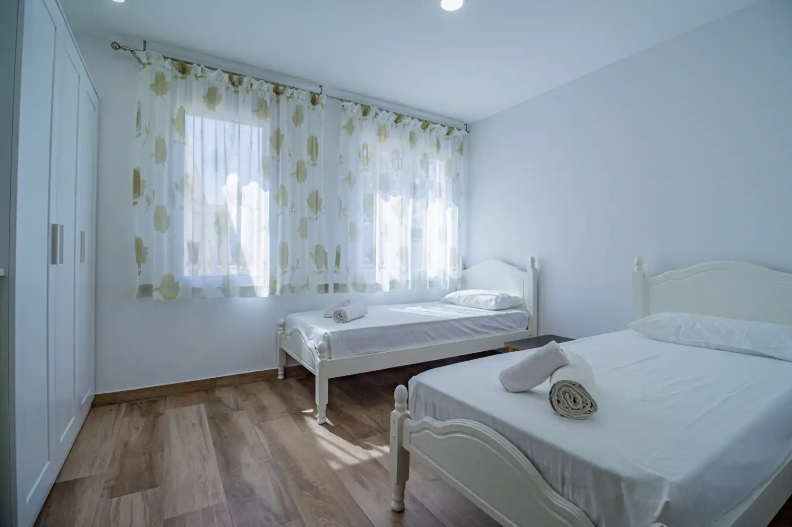 Habitación de Casa o chalet en venta en L'Alfàs del Pi con Aire acondicionado, Calefacción y Jardín privado