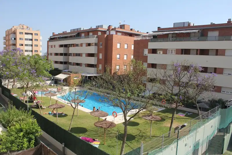 Piscina de Piso en venta en Mairena del Aljarafe con Aire acondicionado, Trastero y Horno