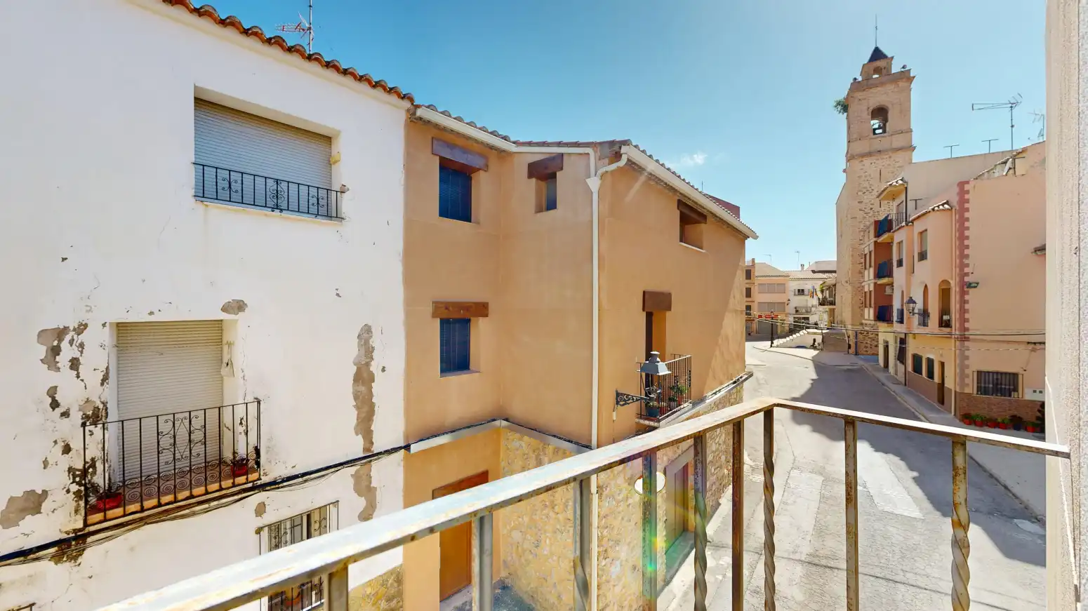 Vista exterior de Casa o xalet en venda en Toràs amb Balcó