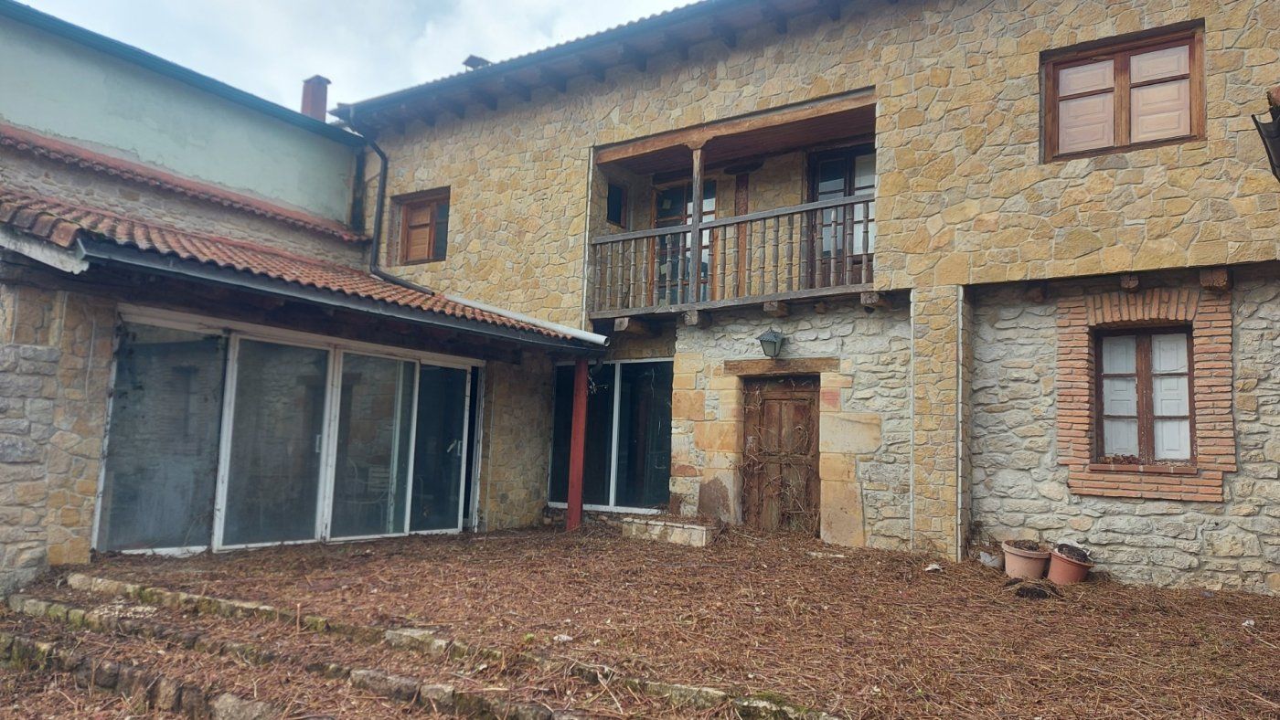 Exterior view of House or chalet for sale in Merindad de Valdeporres  with Heating and Private garden