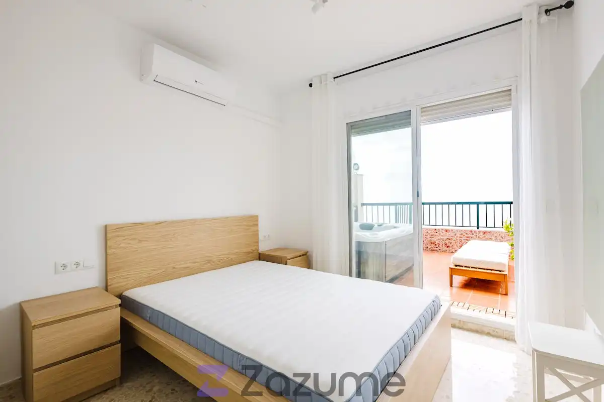 Habitación de Ático de alquiler en Vélez-Málaga con Aire acondicionado, Calefacción y Terraza