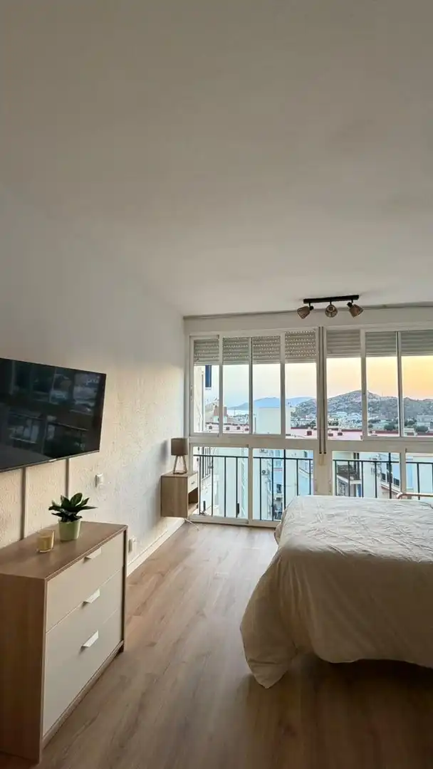 Habitación de Estudio de alquiler en Rincón de la Victoria con Aire acondicionado, Jardín privado y Amueblado
