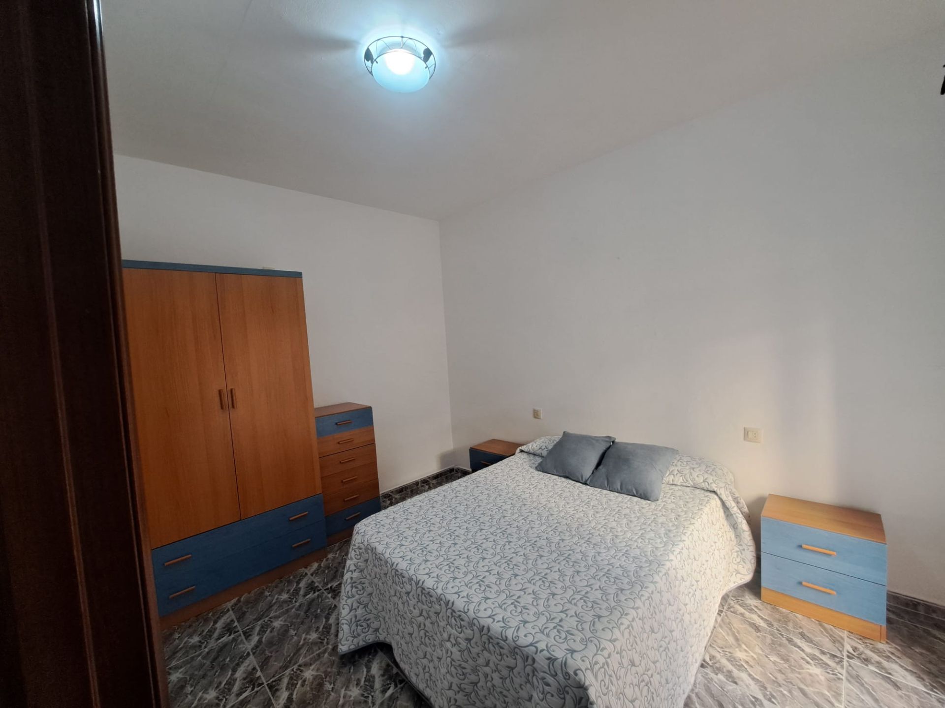 Habitación de Apartamento de alquiler en  Jaén Capital con Aire acondicionado, Calefacción y Lavadora