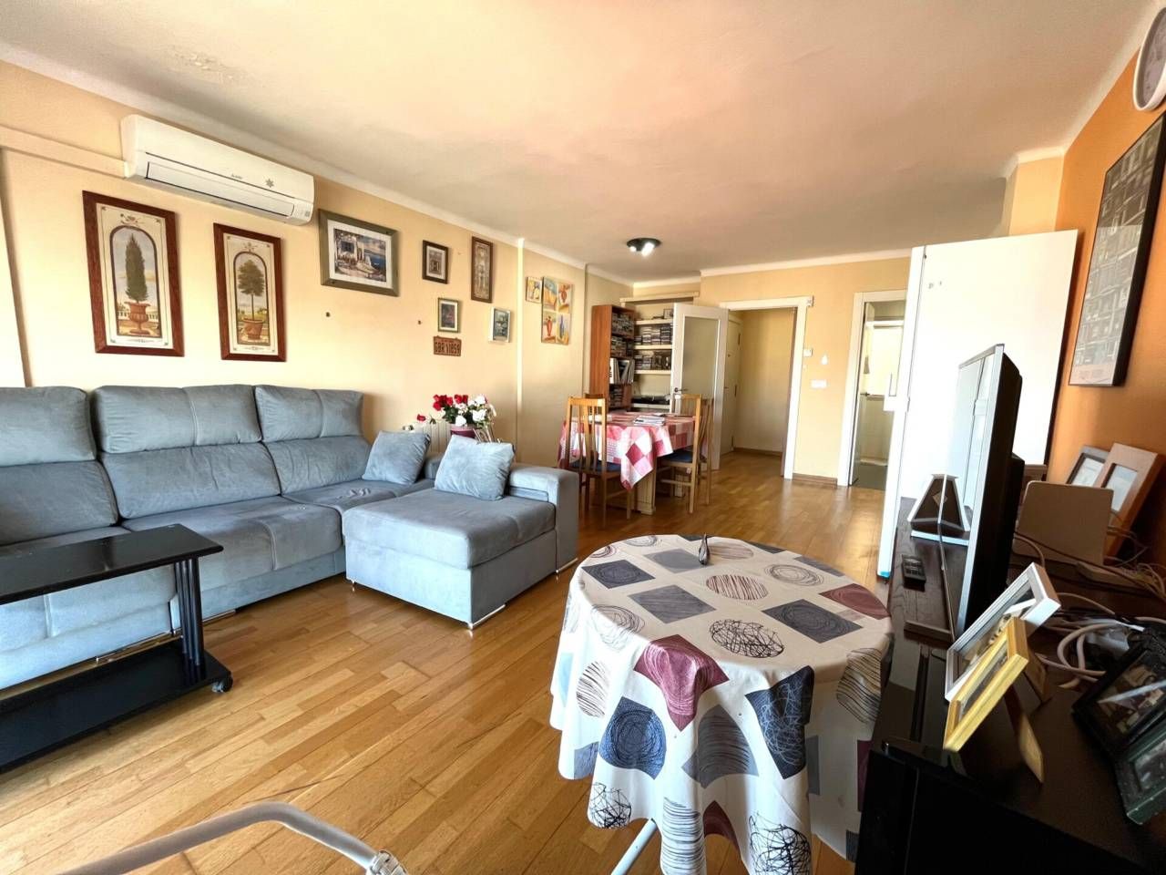 Sala de estar de Piso en venta en Girona Capital con Calefacción, Parquet y Trastero