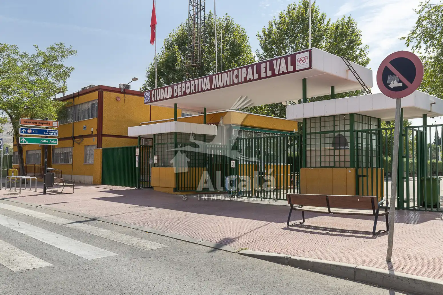 Vista exterior de Pis en venda en Alcalá de Henares amb Aire condicionat, Calefacció i Moblat