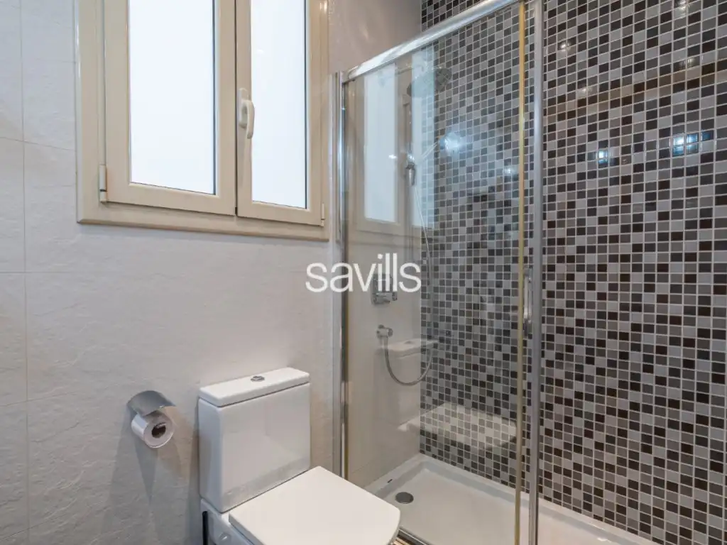 Bany de Apartament en venda en Barcelona amb Aire condicionat, Terrassa i Balcó