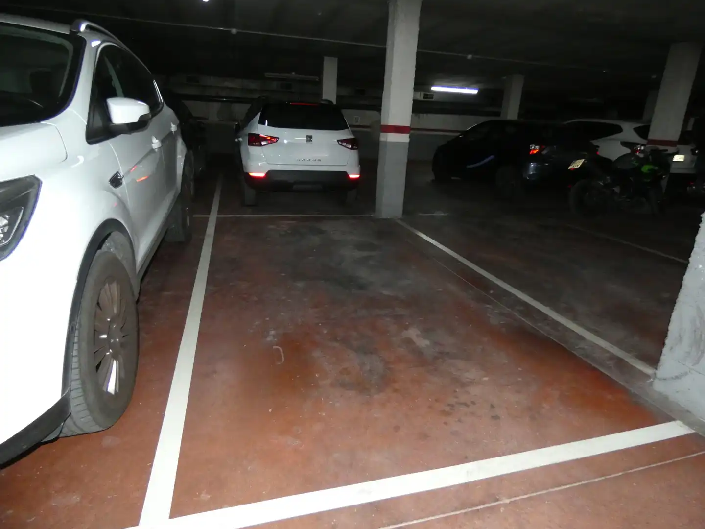 Aparcament de Garatge en venda en Cornellà de Llobregat amb Alarma
