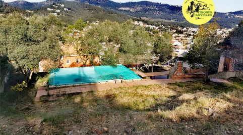 Soleado con magníficas vistas y zona de barbacoa con piscina