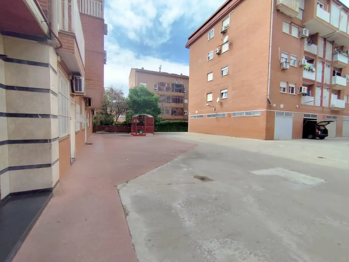 Parking de Dúplex en venta en Azuqueca de Henares con Aire acondicionado y Calefacción