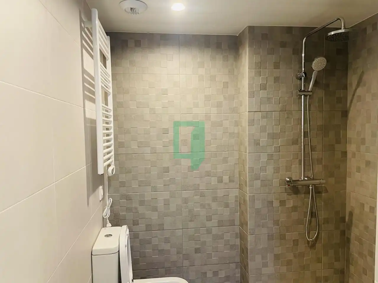 Badezimmer von Maisonette zum Verkauf in Badalona mit Klimaanlage