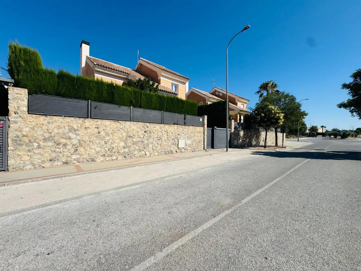 Vista exterior de Casa o xalet de lloguer en Villa de Otura amb Aire condicionat, Calefacció i Jardí privat