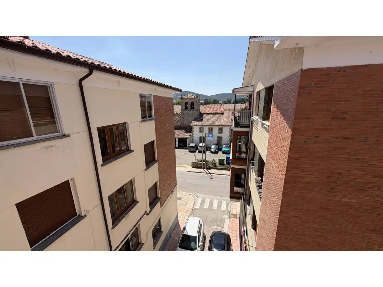 Vista exterior de Piso en venta en Espinosa de los Monteros con Calefacción, Terraza y Amueblado