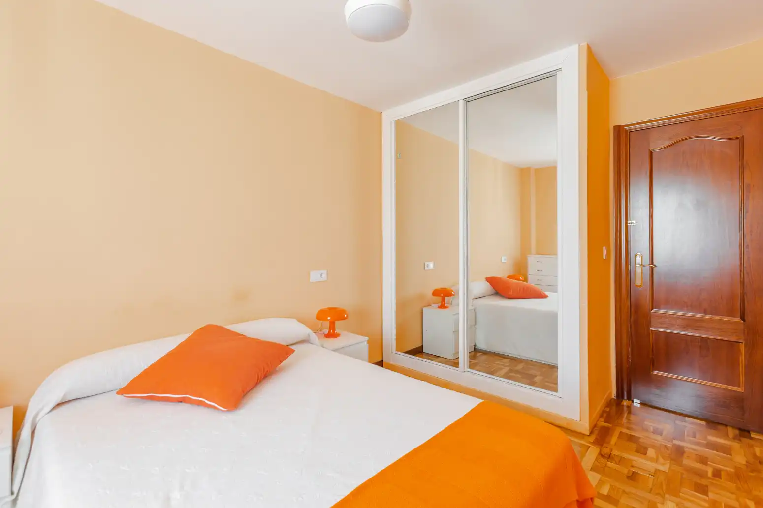 Schlafzimmer von Wohnung zum Verkauf in  Pamplona / Iruña mit Klimaanlage, Heizung und Abstellraum