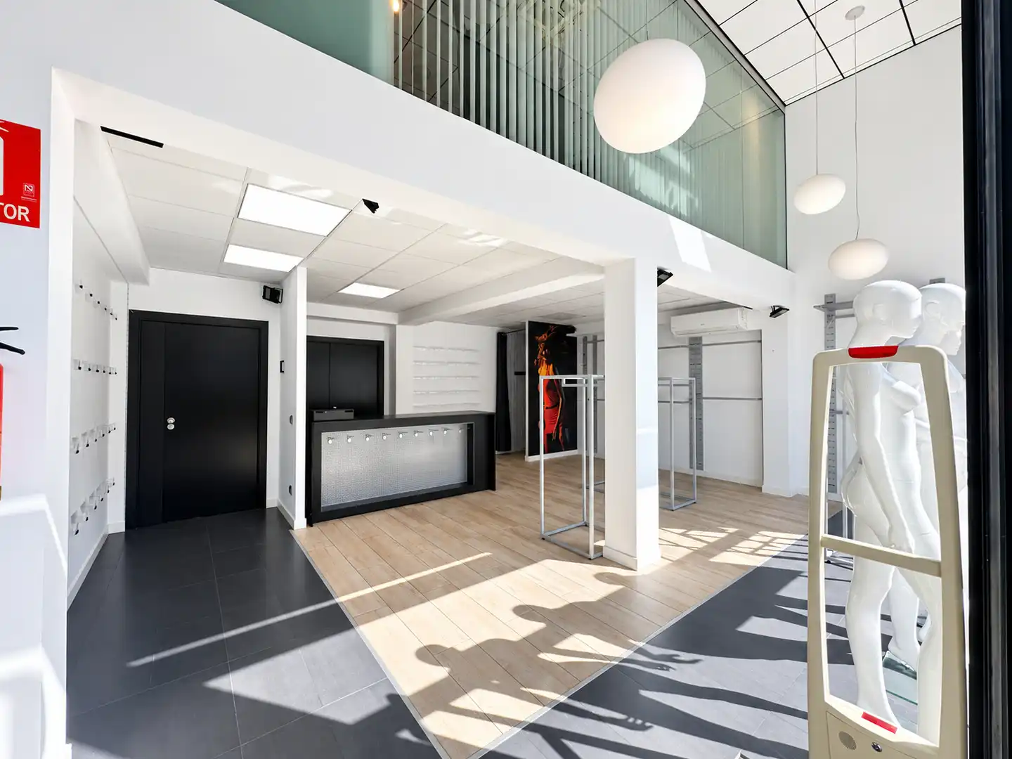 Business premises for sale in Calle Módena 36, imagen 6