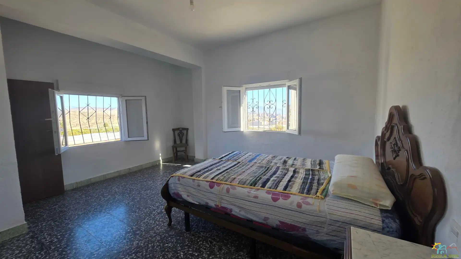 Dormitori de Finca rústica en venda en Íllar amb Jardí privat, Terrassa i Moblat