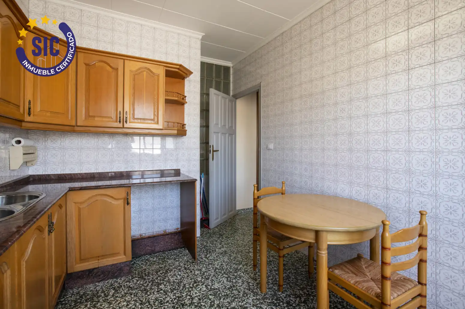 Cocina de Piso en venta en Valencia con Calefacción, Trastero y Balcón