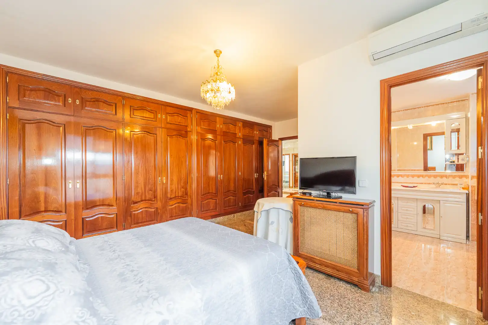 Bedroom of Houses for sale in San Sebastián de los Reyes  with Air Conditioner, Heating and Private garden