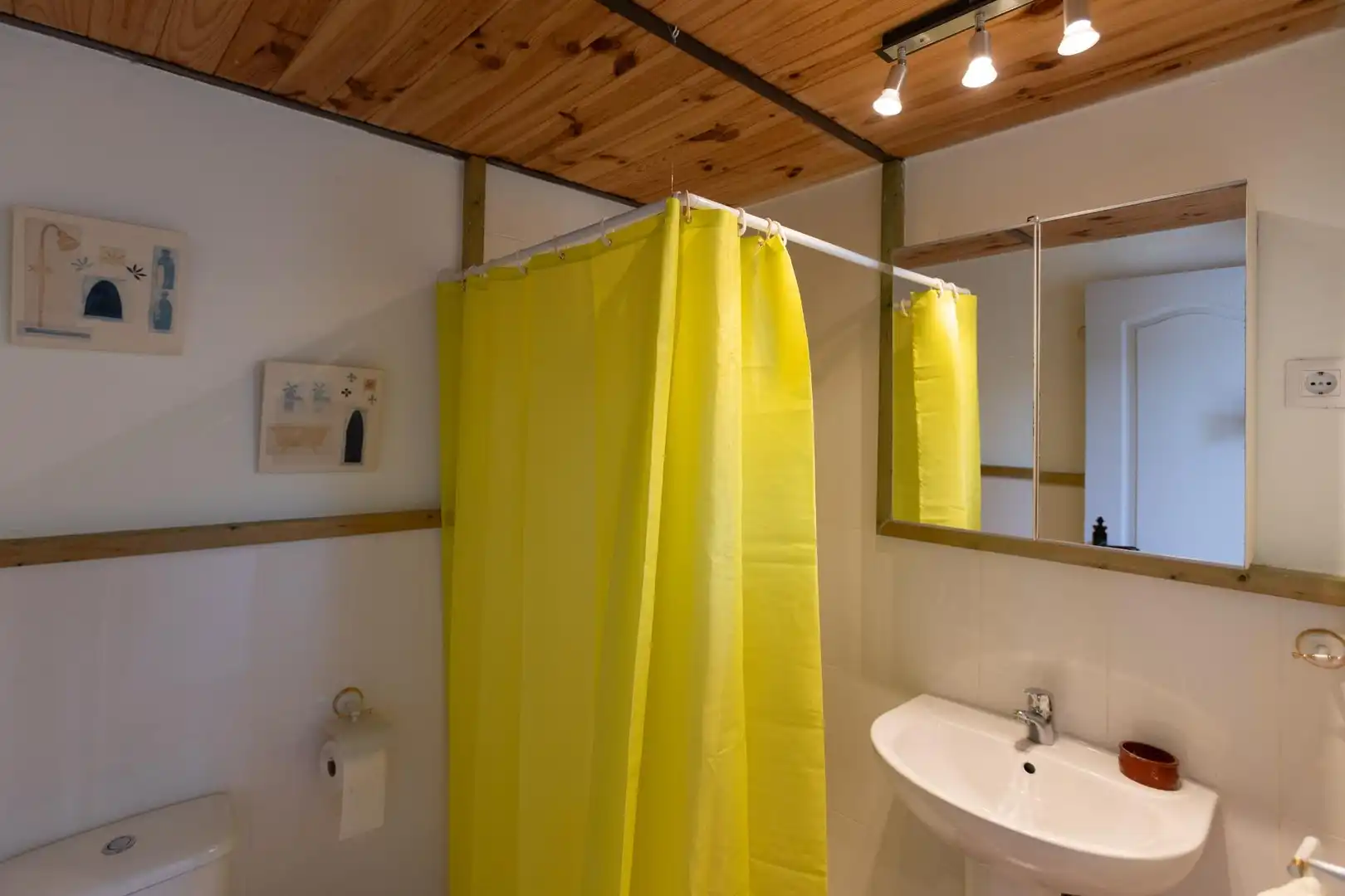 Bathroom of Houses for sale in Almogía